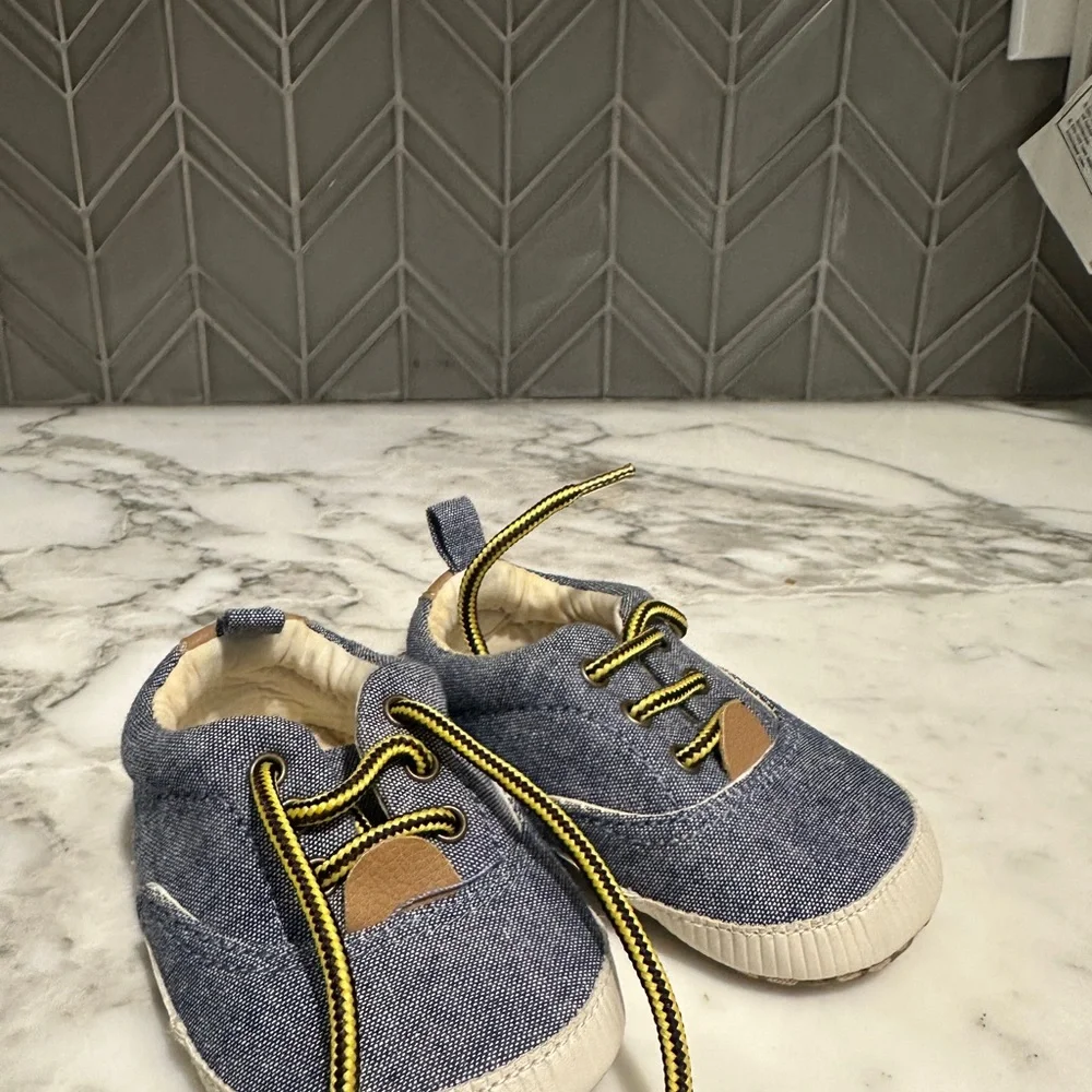 $12‎ ADD ON baby gap! Tiny baby crib shoes blue 3-6M Janie and Jack Zara